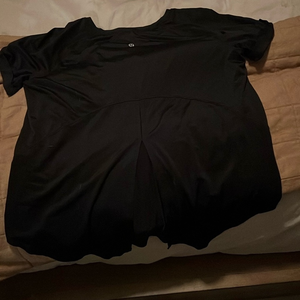 Lululemon partial open back size 6
